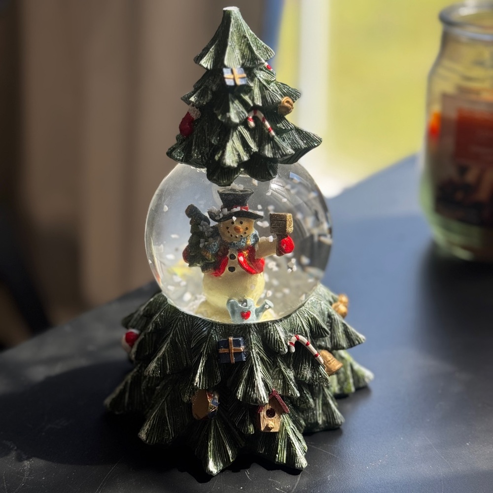 Festive Snowman Globe with Christmas Tree